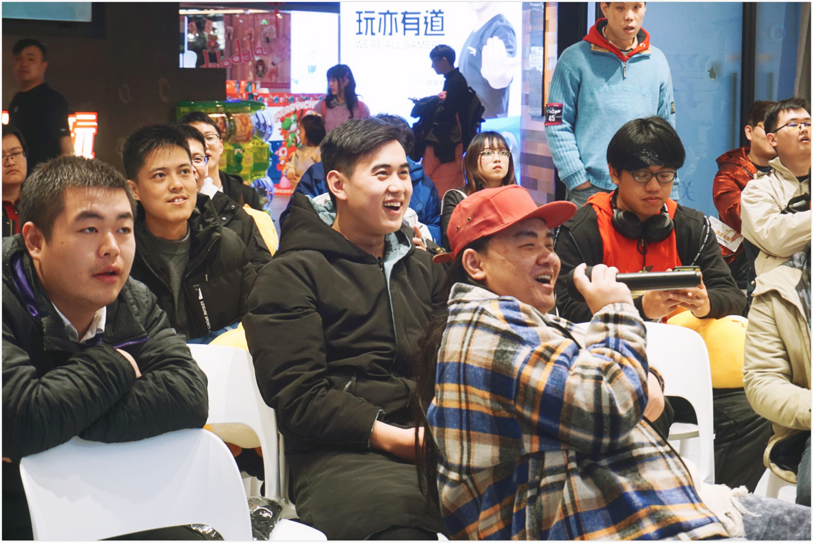 LOL- JackeyLove迎来十赛季出色发挥，日本队观众热烈欢呼！赢得满堂喝彩