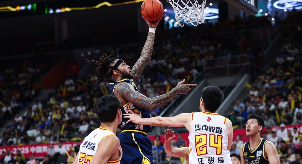 LOL-关于转会期体能课后；深圳男篮外线爆发备战NBA常规赛；信心回归；年轻球员得到机会的信息