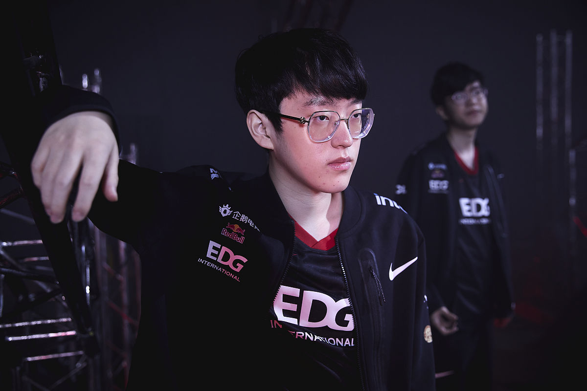 LOL-Faker在瑞士队比赛中败北，逆转引发热议！的简单介绍
